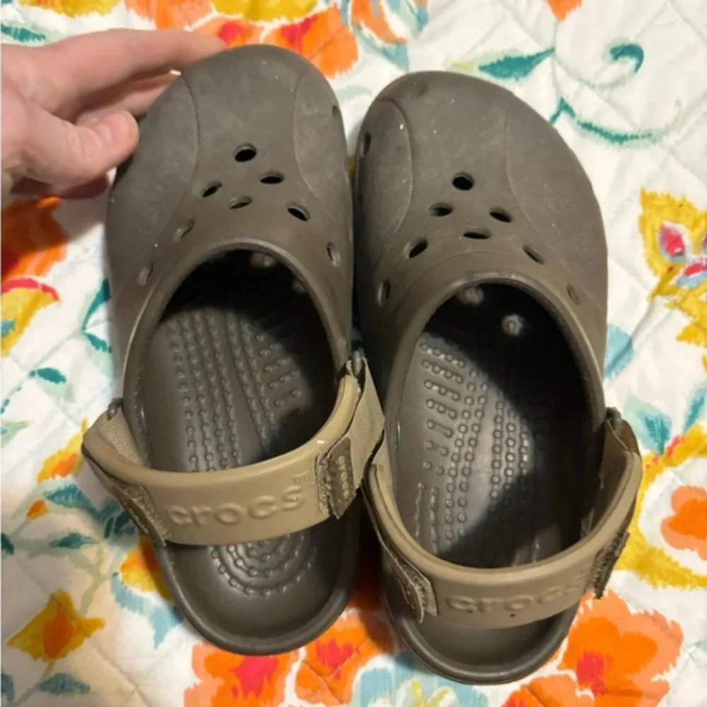 Crocs Classic Taupe All Terrain Clogs Women size 6 Slip On Hook & Loop Sandals
